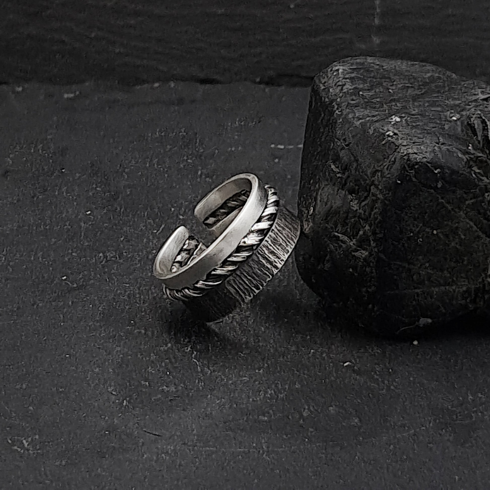 ''Bound'' 925 silver ring