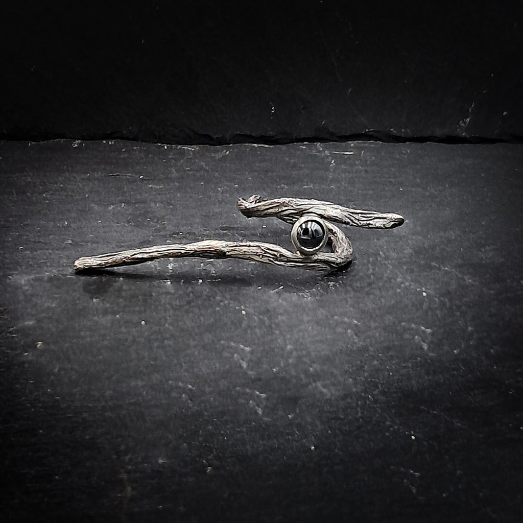 ''Τree branch΄΄ silver 925 ring with hematite
