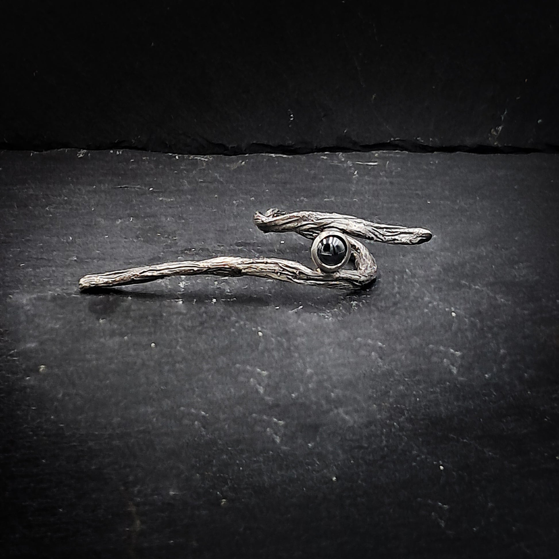 ''Τree branch΄΄ silver 925 ring with hematite