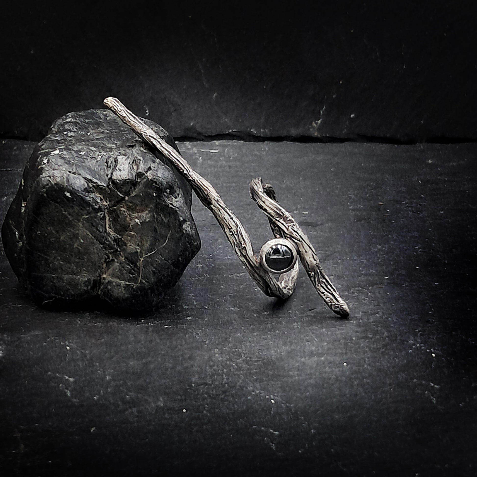 ''Τree branch΄΄ silver 925 ring with hematite