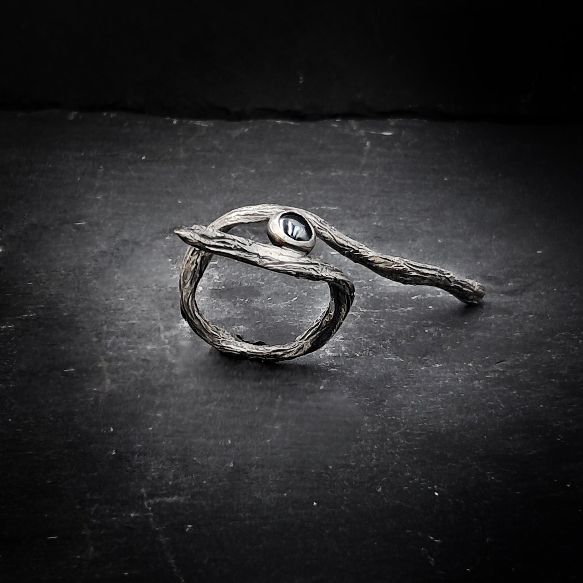''Τree branch΄΄ silver 925 ring with hematite