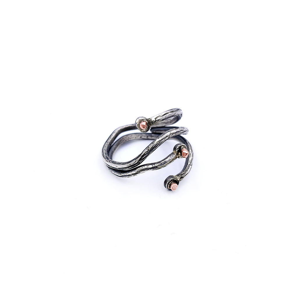 ''Embrace of Elements'' 925 silver ring with cooper