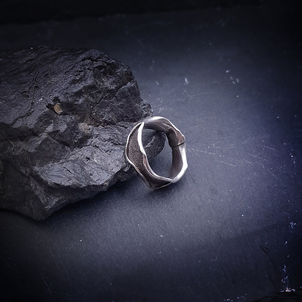 ''Flow Bound'' 925 Silver Ring