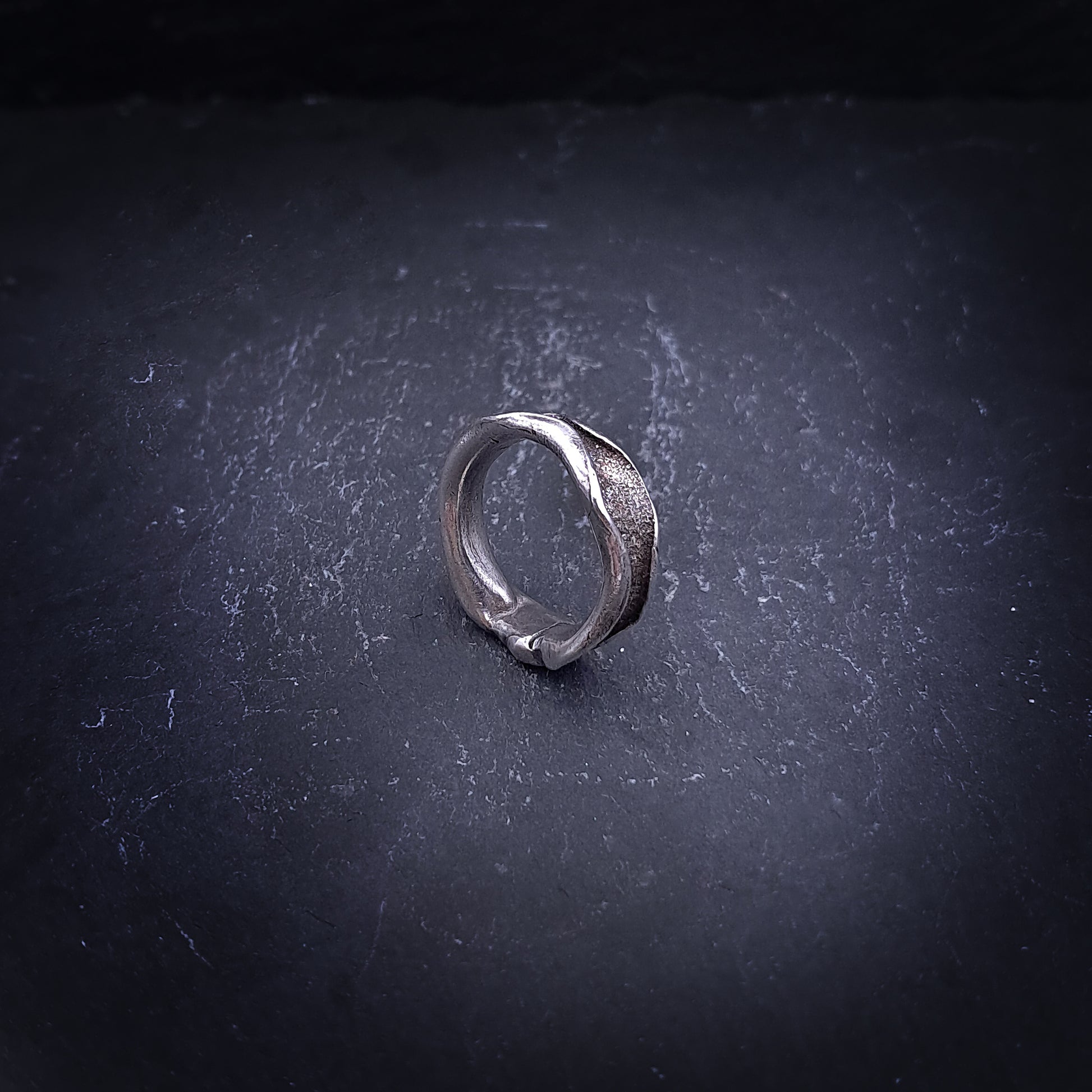 ''Flow Bound'' 925 Silver Ring