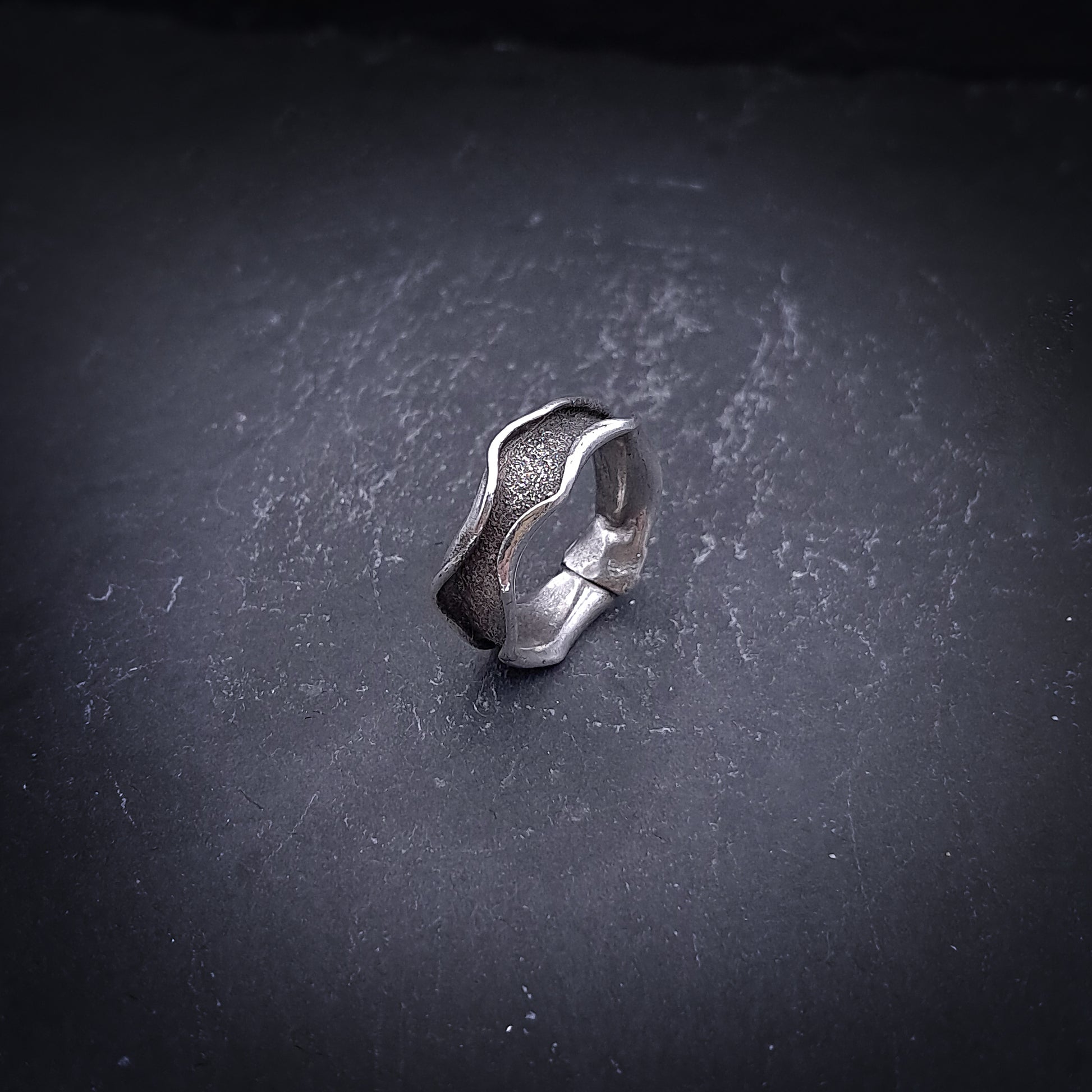''Flow Bound'' 925 Silver Ring