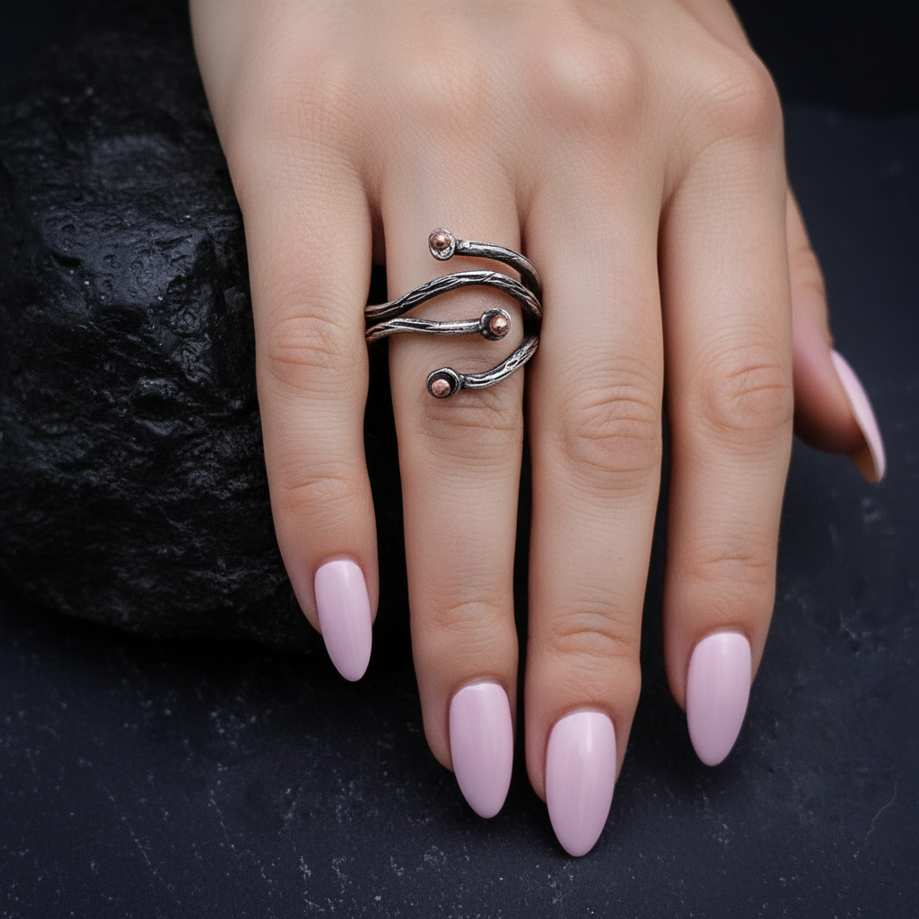 ''Embrace of Elements'' 925 silver ring with cooper
