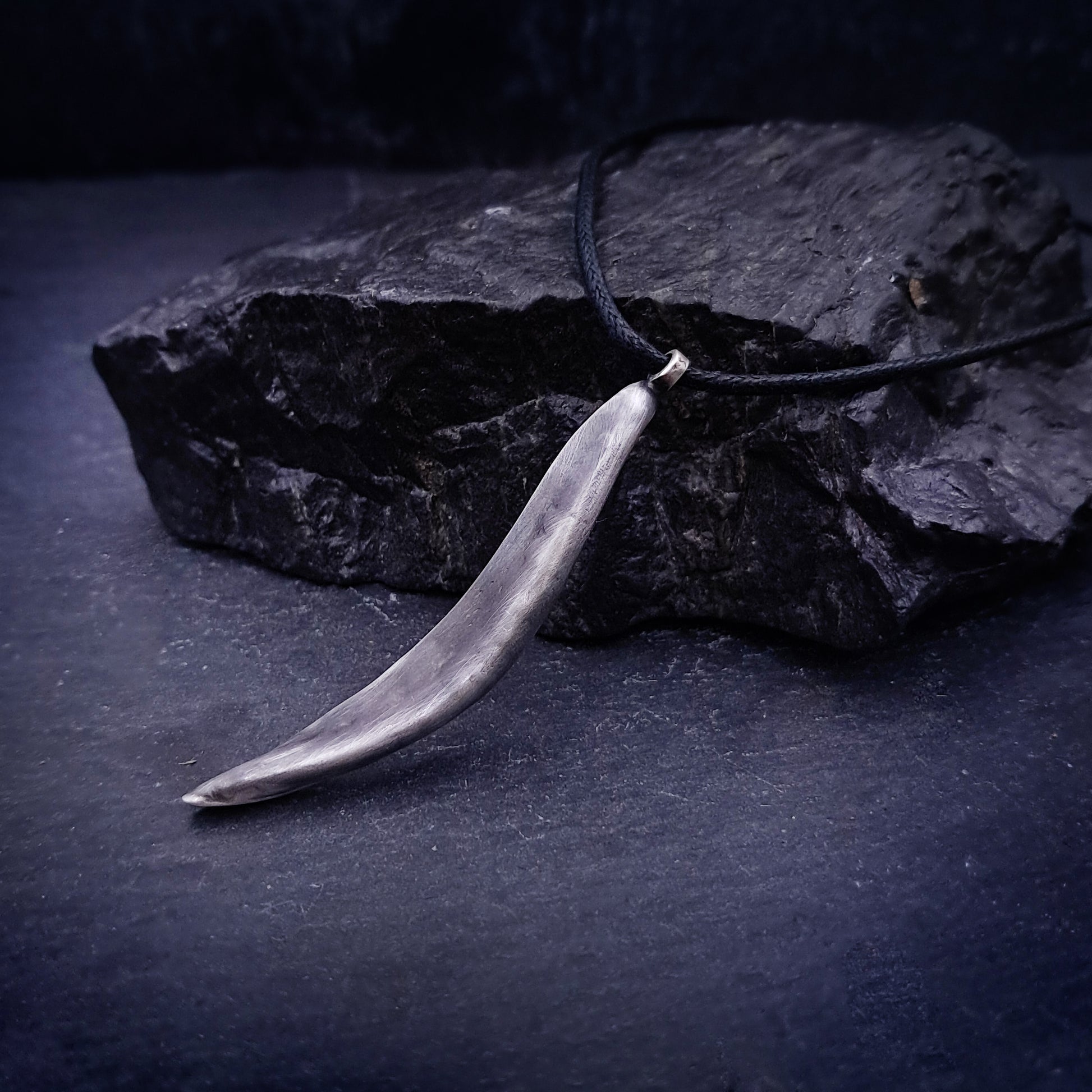 ''Curved'' 999 Silver Necklace