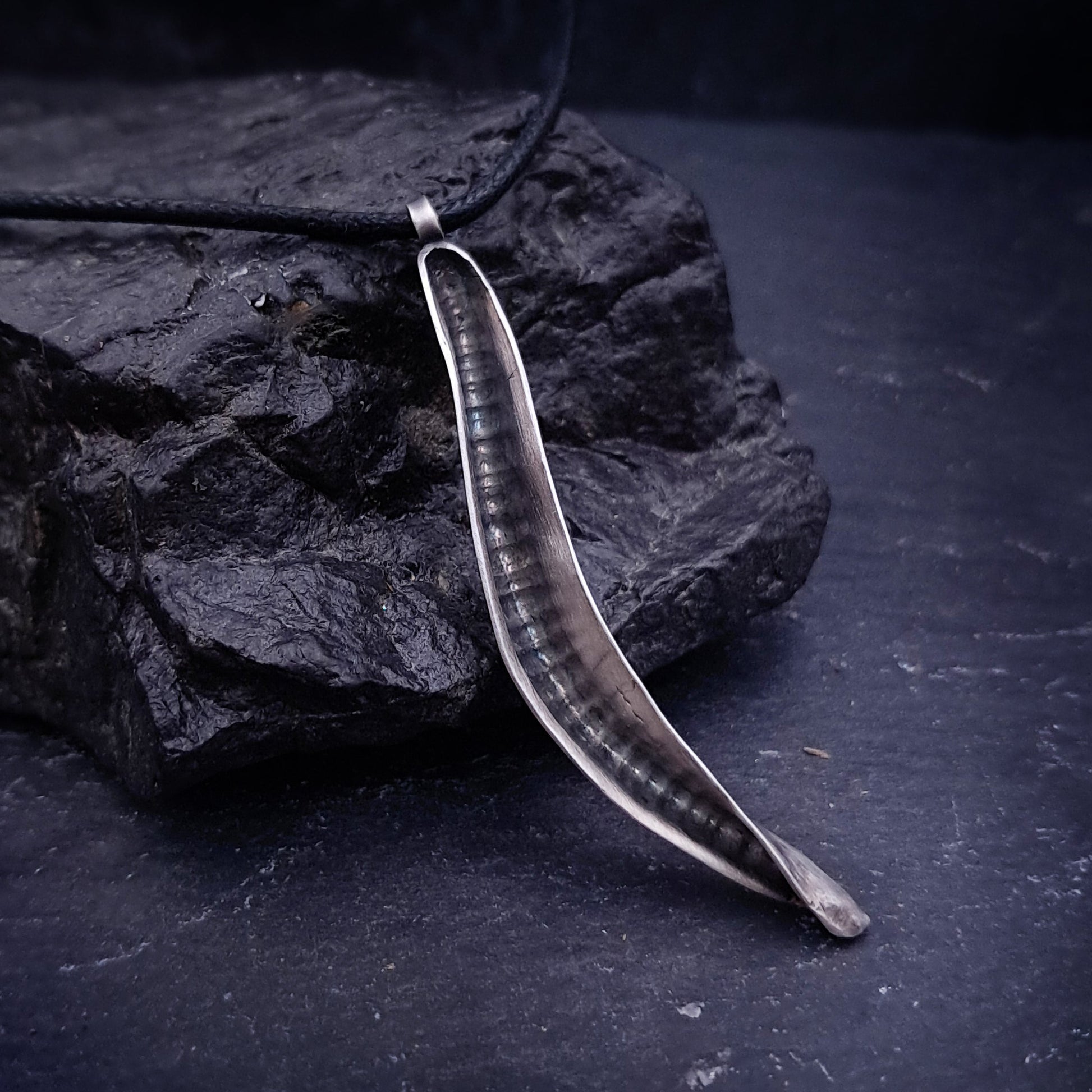 ''Curved'' 999 Silver Necklace