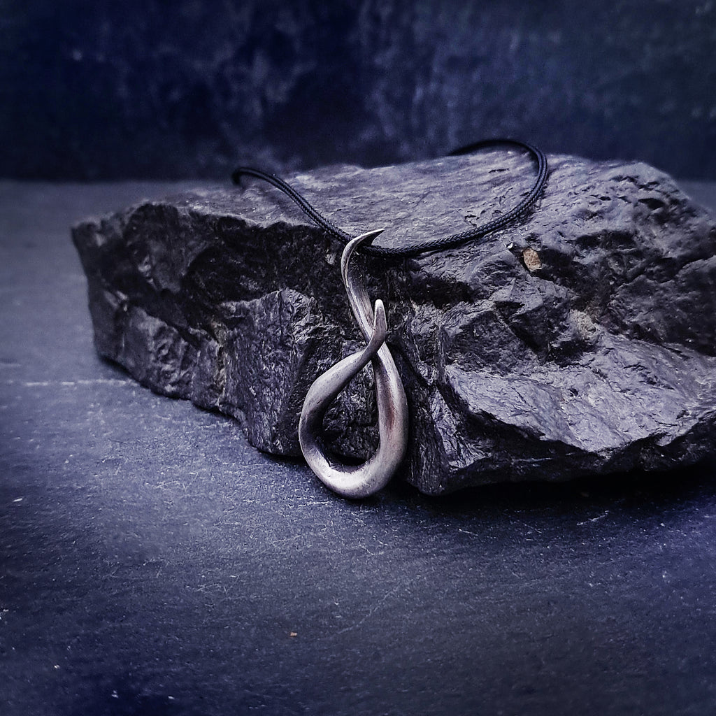 ''Endless Curve'' 925 Silver Necklace
