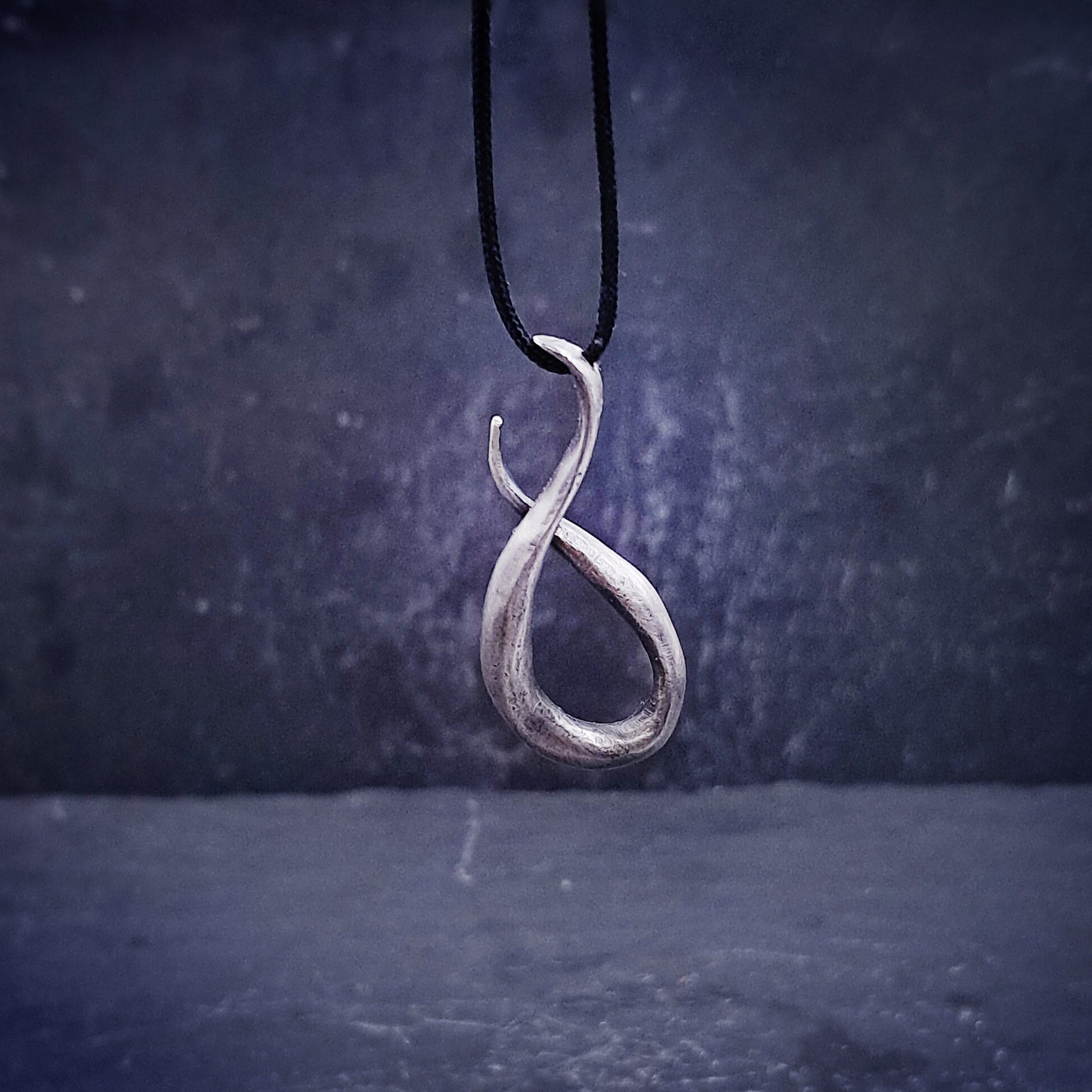 ''Endless Curve'' 925 Silver Necklace