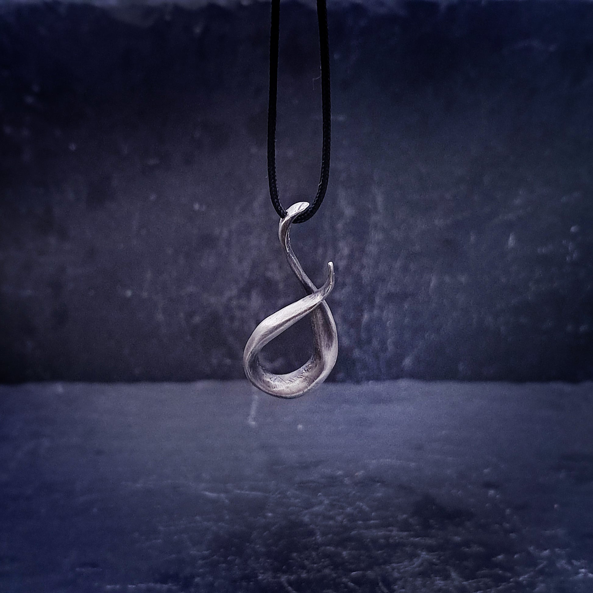 ''Endless Curve'' 925 Silver Necklace