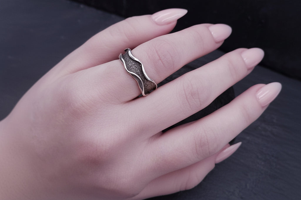 ''Flow Bound'' 925 Silver Ring