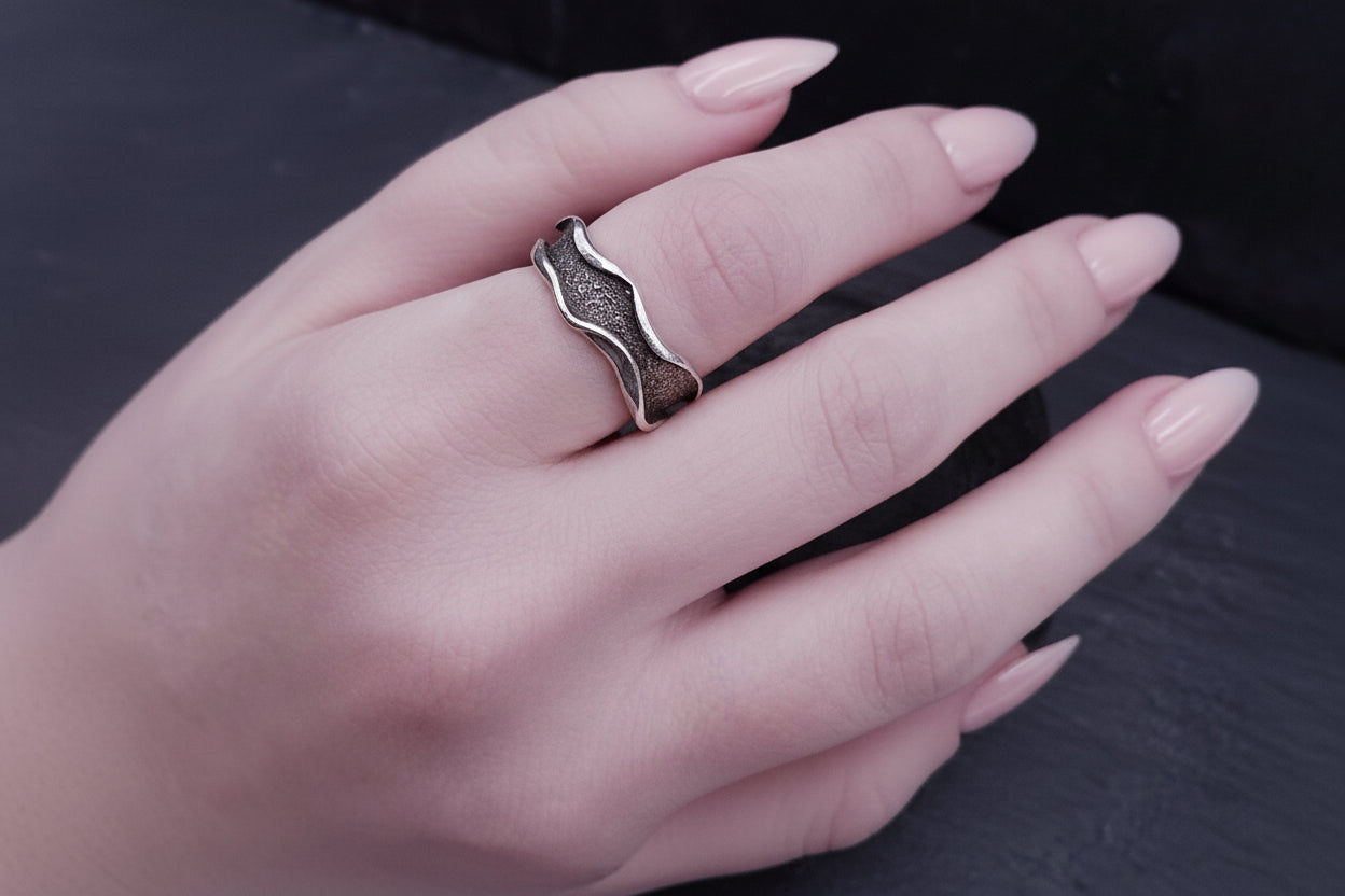 ''Flow Bound'' 925 Silver Ring