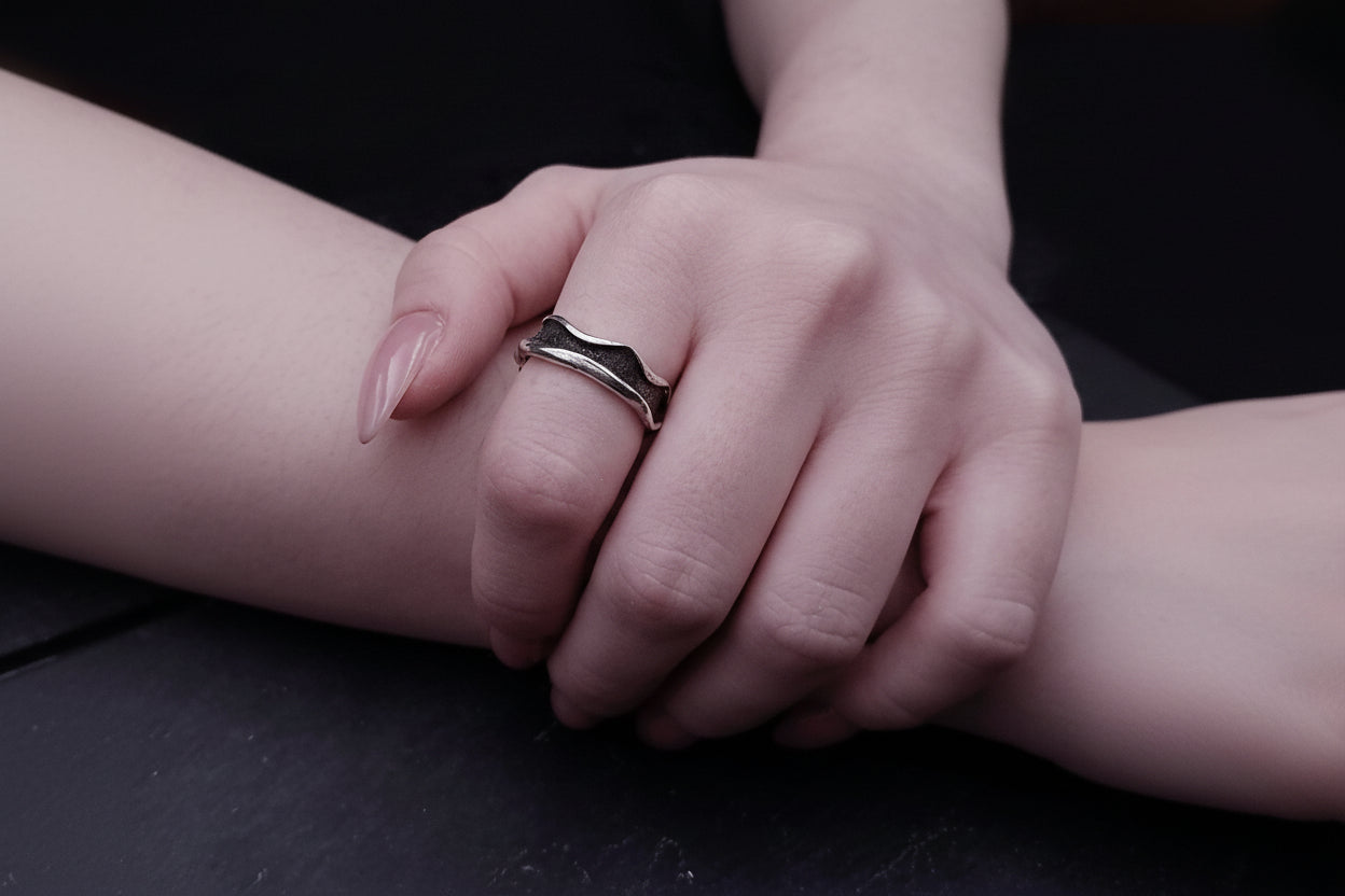 ''Flow Bound'' 925 Silver Ring