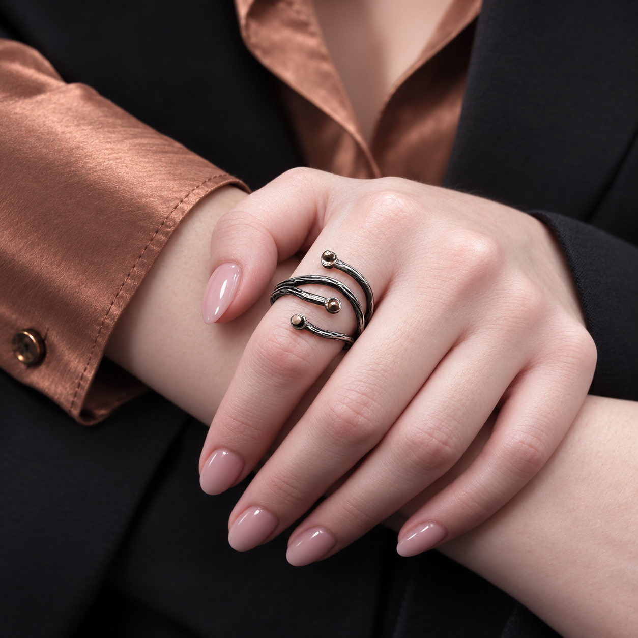 ''Embrace of Elements'' 925 silver ring with cooper